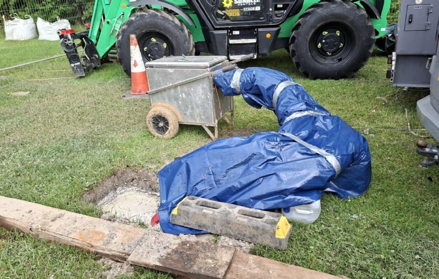 Thermal response test rig connected to a borehole