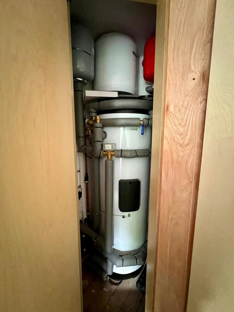 Vaillant Cylinder Install ASHP